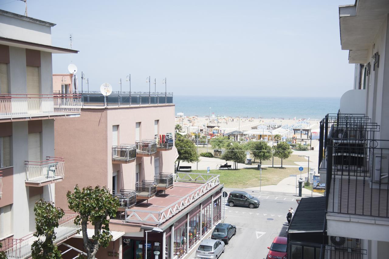 Hotel Nuovo Giardino Rimini Kültér fotó