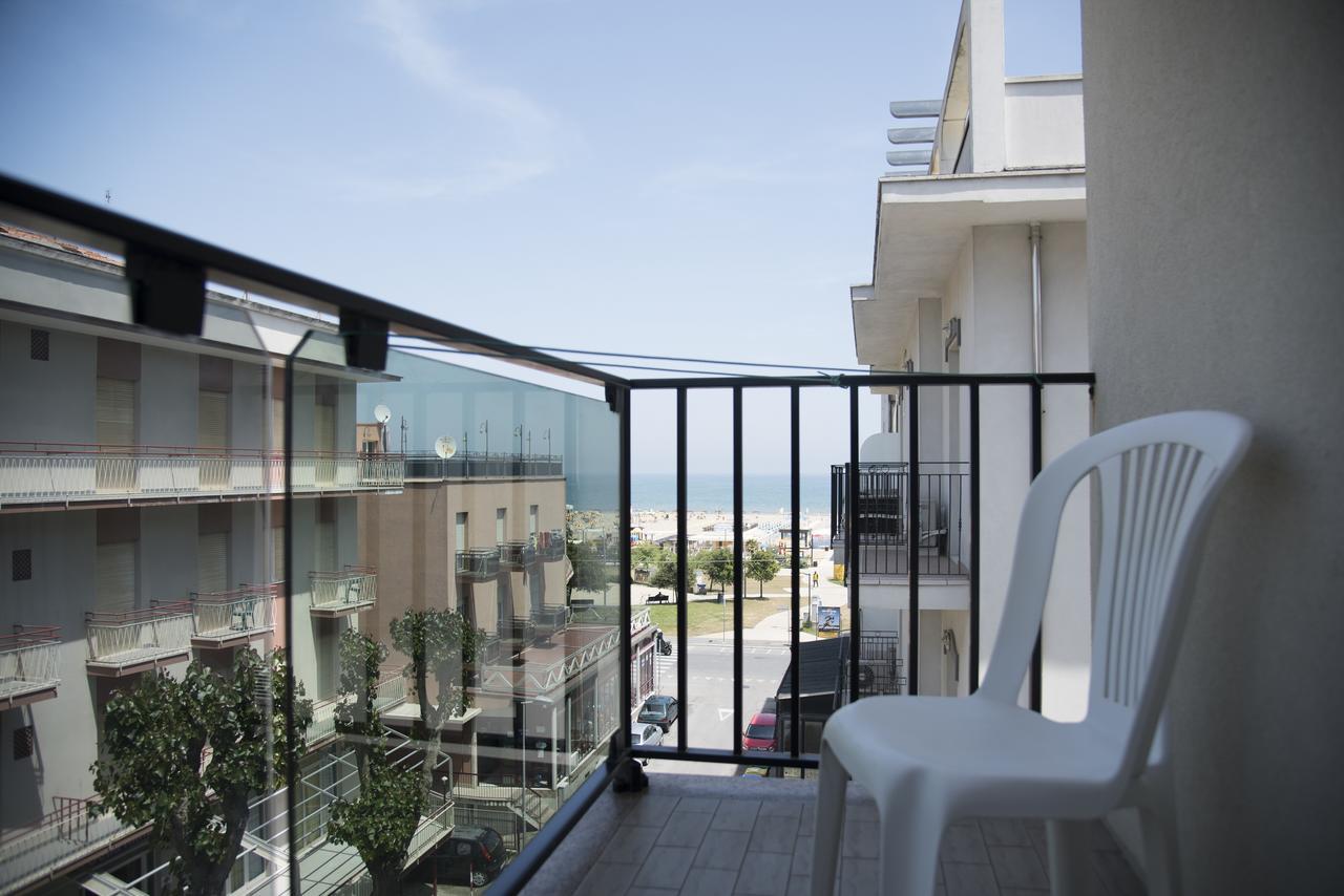 Hotel Nuovo Giardino Rimini Kültér fotó